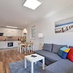 Bursztyn 1 z ogródkiem i garażem