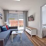 Bursztyn 1 z ogródkiem i garażem